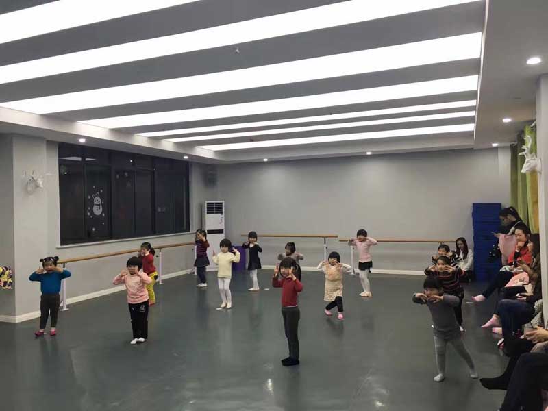 舞蹈房裝修時，舞蹈地膠該如何選擇？
